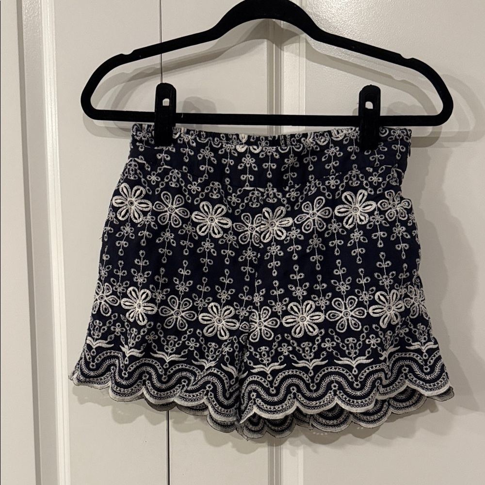 Lightly worn THML Navy and White Embroidered Women's Shorts size M